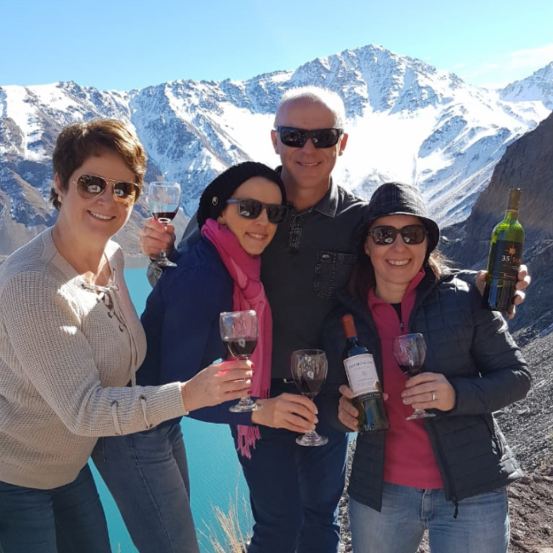 CHILE: Mery, Antoniele, Maurício e Cristiane, exploraram Santiago e o refúgio natural do Cajón del Maipo.
